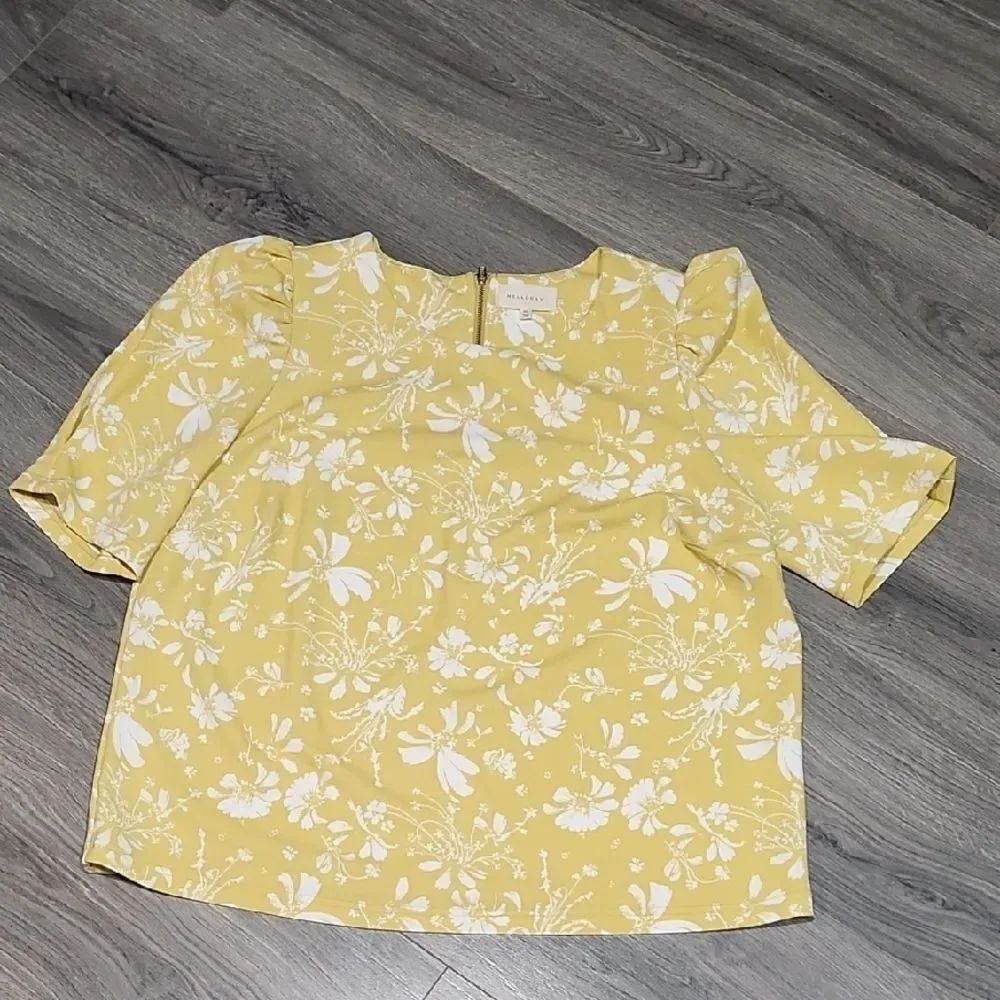 Pale Mustard Yellow & White Fliral Puff Sleeve Melloday Zip Back Top